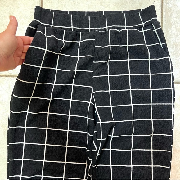 NWOT 2 Pairs SHEIN Black & White Stretchy Pull-On Pants - Picture 4 of 12